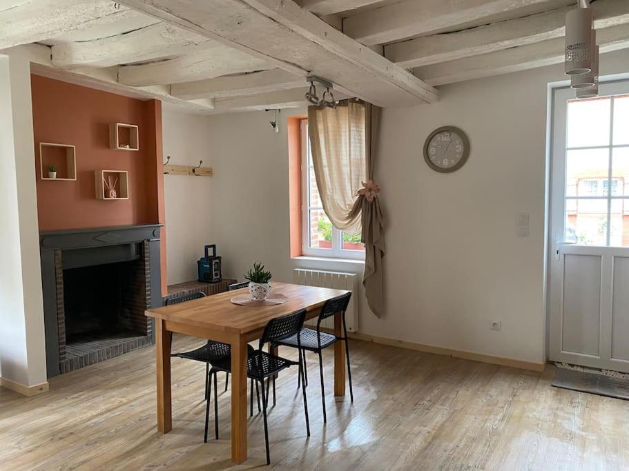 Noyers  Petite Maison De Bourg מראה חיצוני תמונה